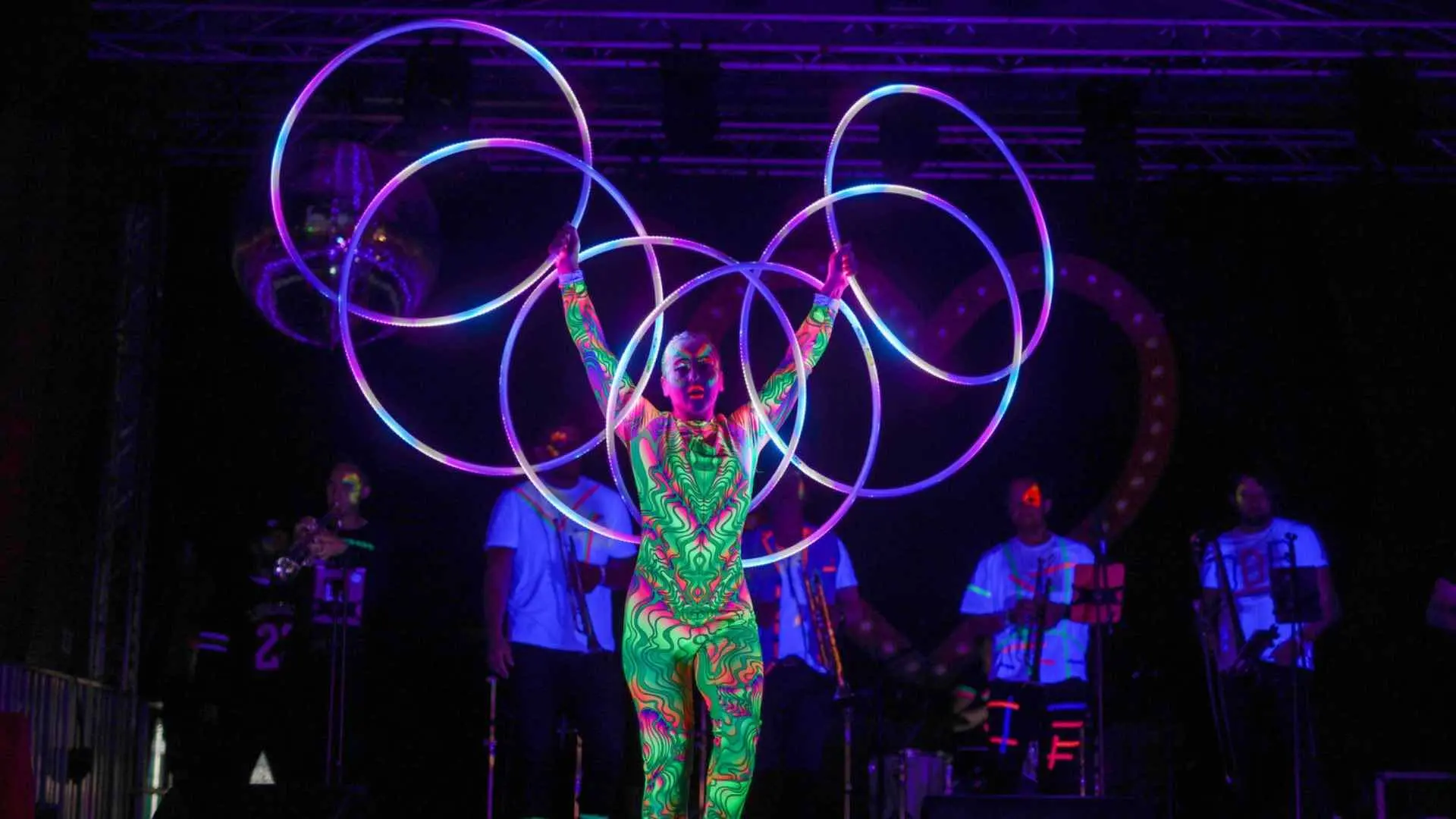 tinywow_LED-And-UV-Hoop-Performer_80570314